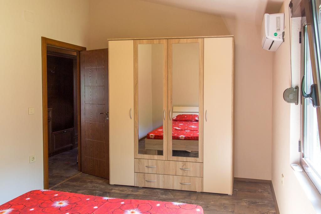Apartment Bambo Tre Sorrele Kotor Exterior photo